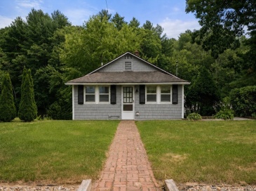 10 Riverside Dr, Auburn, Massachusetts, 2 Bedrooms Bedrooms, 5 Rooms Rooms,1 BathroomBathrooms,Residential,For Sale,Riverside Dr,73550235
