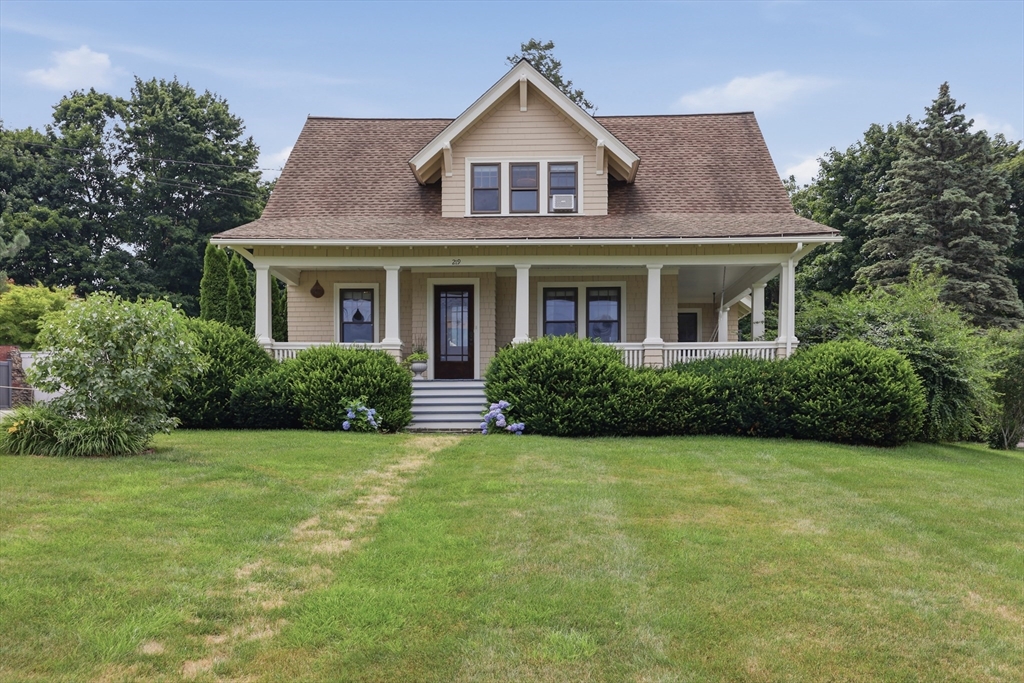 219 Maple Avenue, Shrewsbury, Massachusetts, 4 Bedrooms Bedrooms, 7 Rooms Rooms,1.5 BathroomsBathrooms,Residential,For Sale,Maple Avenue,73550275