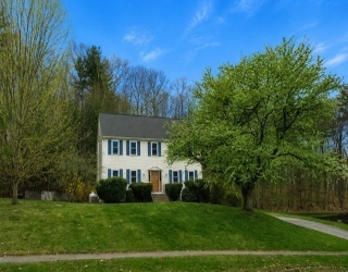 32 Hastings Dr., Northbridge, Massachusetts, 4 Bedrooms Bedrooms, 8 Rooms Rooms,2.5 BathroomsBathrooms,Residential,For Sale,Hastings Dr.,73550296