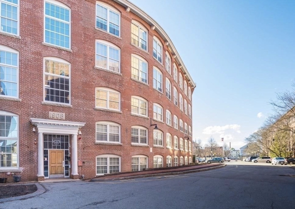 200 Market Street, Lowell, Massachusetts, 1 Bedroom Bedrooms, 4 Rooms Rooms,1 BathroomBathrooms,Residential Lease,For Rent,Market Street,73550304