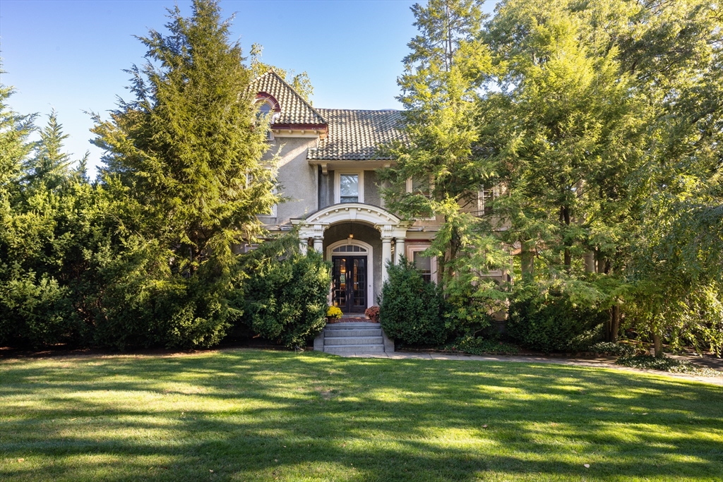 75 Bellevue St, Newton, Massachusetts, 6 Bedrooms Bedrooms, 12 Rooms Rooms,3.5 BathroomsBathrooms,Residential,For Sale,Bellevue St,73550308