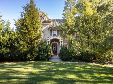 75 Bellevue St, Newton, Massachusetts, 6 Bedrooms Bedrooms, 12 Rooms Rooms,3.5 BathroomsBathrooms,Residential,For Sale,Bellevue St,73550308