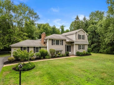 108 Greenwood Rd, Andover, Massachusetts, 4 Bedrooms Bedrooms, 9 Rooms Rooms,2 BathroomsBathrooms,Residential,For Sale,Greenwood Rd,73550309