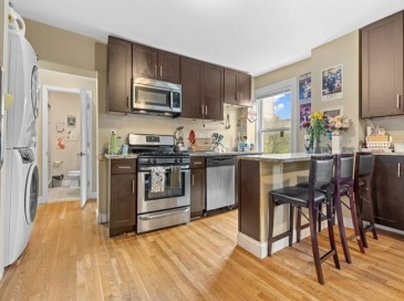 4 Burke St, Boston, Massachusetts, 9 Bedrooms Bedrooms, 15 Rooms Rooms,4 BathroomsBathrooms,Residential Income,For Sale,Burke St,73550321