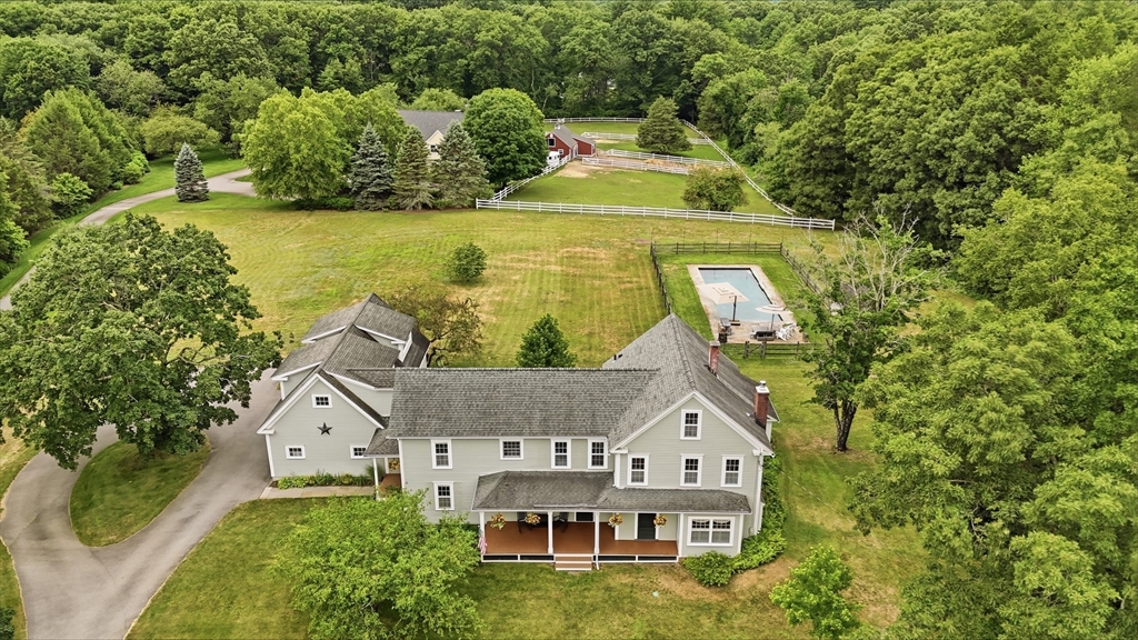 122 Russell Street, Carlisle, Massachusetts, 4 Bedrooms Bedrooms, 9 Rooms Rooms,2.5 BathroomsBathrooms,Residential,For Sale,Russell Street,73550346