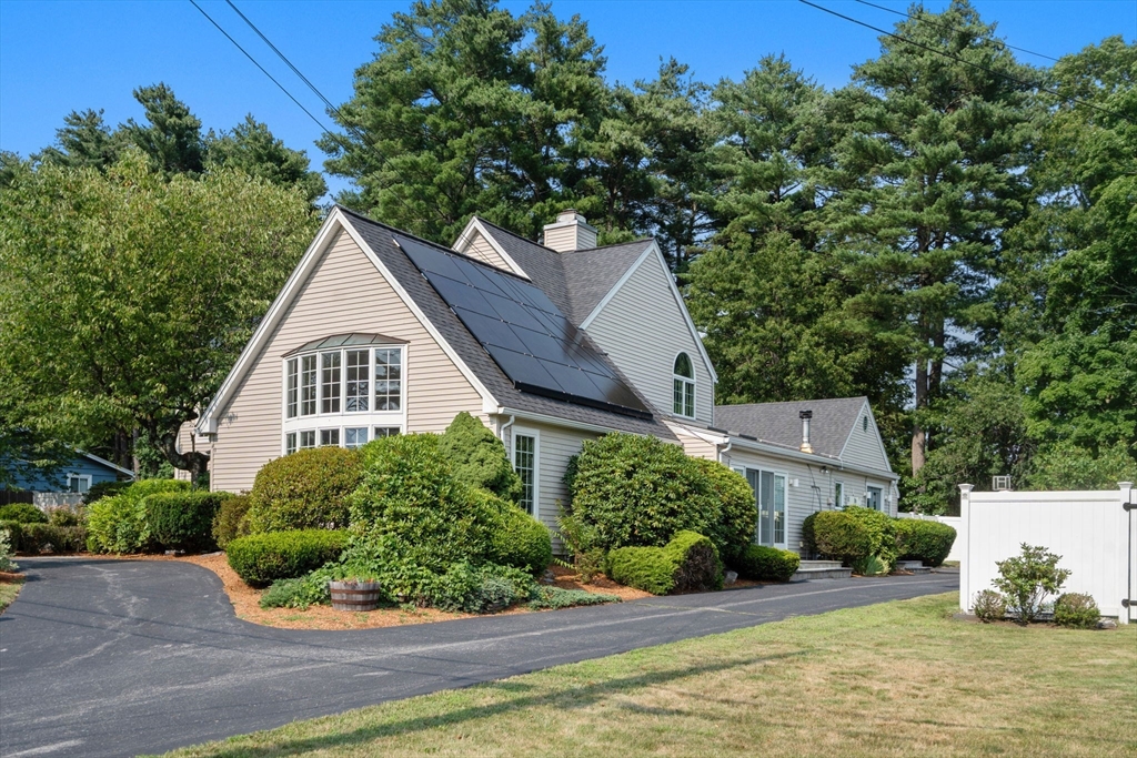 17 Clara Rd, Framingham, Massachusetts, 4 Bedrooms Bedrooms, 9 Rooms Rooms,3.5 BathroomsBathrooms,Residential,For Sale,Clara Rd,73550391