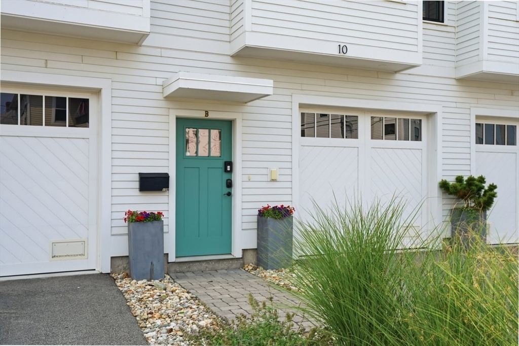 10B Berkley Road, Hull, Massachusetts, 2 Bedrooms Bedrooms, 4 Rooms Rooms,2.5 BathroomsBathrooms,Residential,For Sale,Berkley Road,73550392