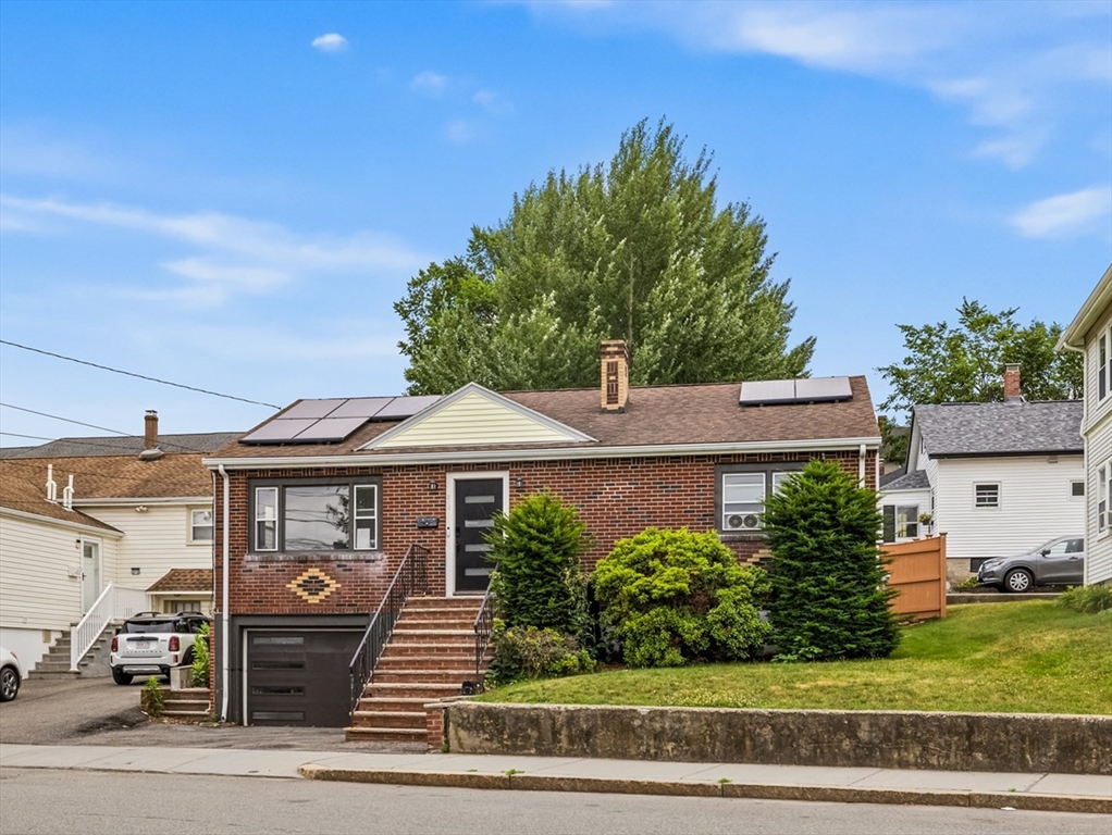 218 Warren, Watertown, Massachusetts, 2 Bedrooms Bedrooms, 5 Rooms Rooms,2 BathroomsBathrooms,Residential,For Sale,Warren,73550208