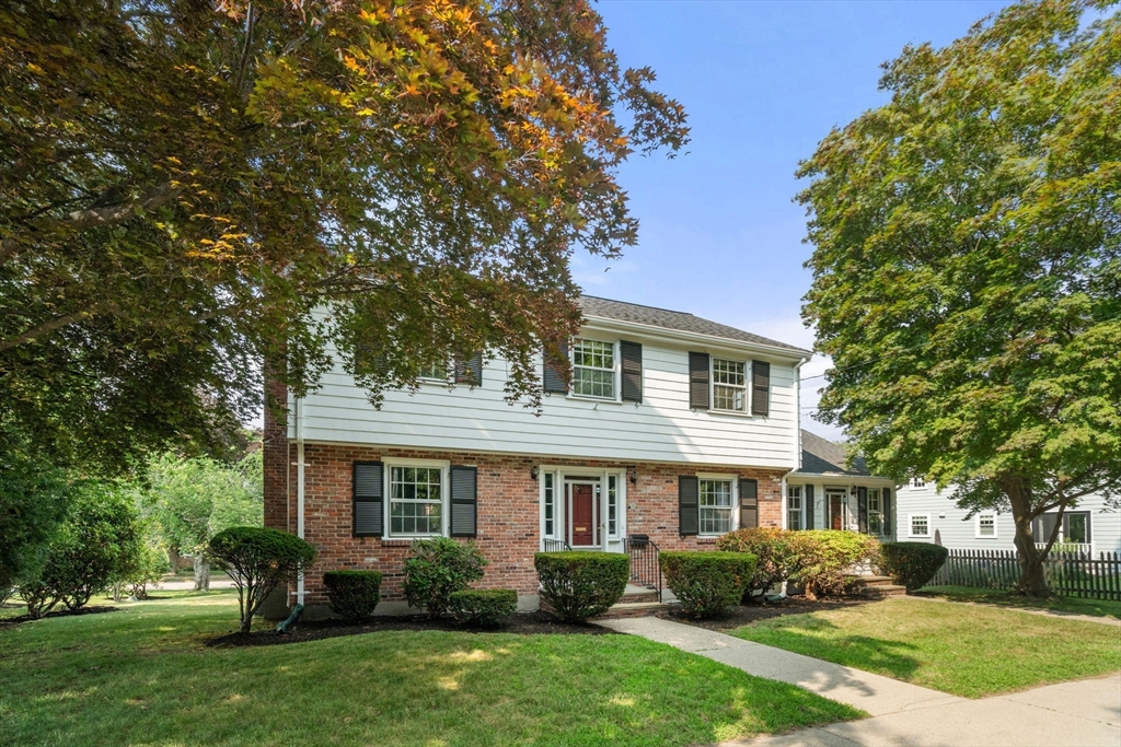 40 Cape Cod Ln, Milton, Massachusetts, 4 Bedrooms Bedrooms, 8 Rooms Rooms,2 BathroomsBathrooms,Residential,For Sale,Cape Cod Ln,73550414