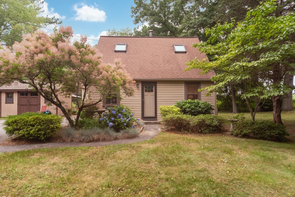 634 Pine St, Bridgewater, Massachusetts, 2 Bedrooms Bedrooms, 4 Rooms Rooms,1.5 BathroomsBathrooms,Residential,For Sale,Pine St,73550432