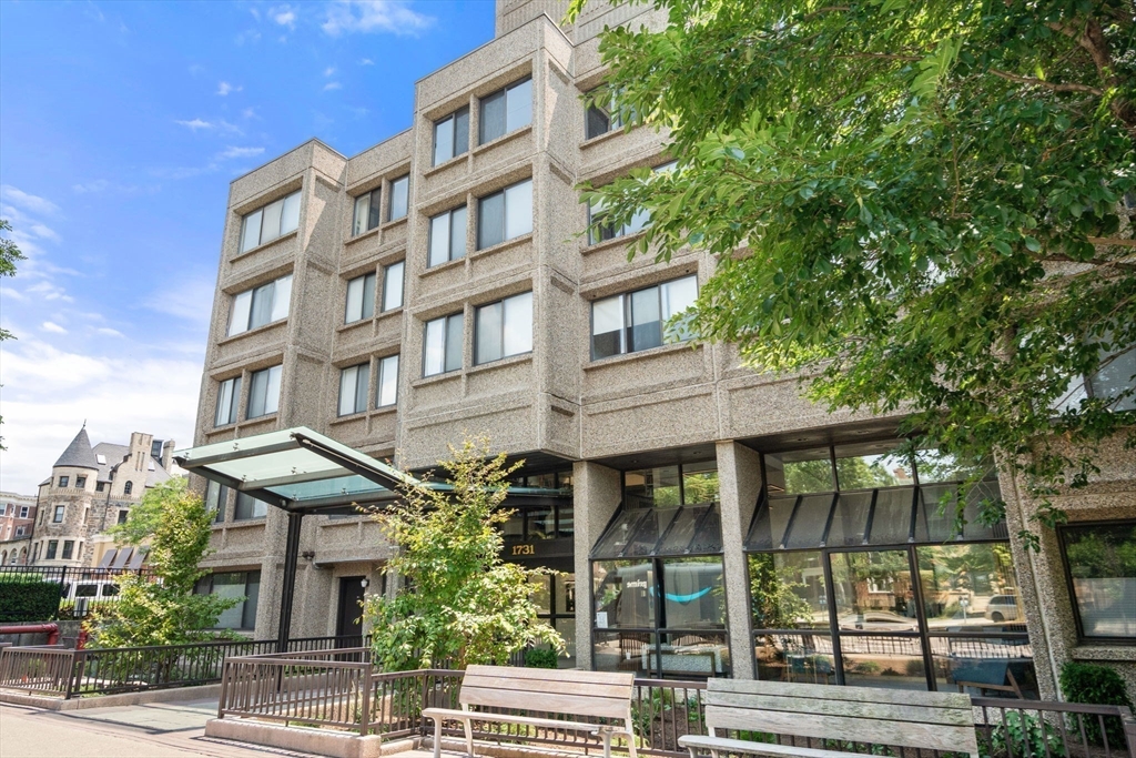1731 Beacon St, Brookline, Massachusetts, 2 Bedrooms Bedrooms, 4 Rooms Rooms,1 BathroomBathrooms,Residential,For Sale,Beacon St,73550424