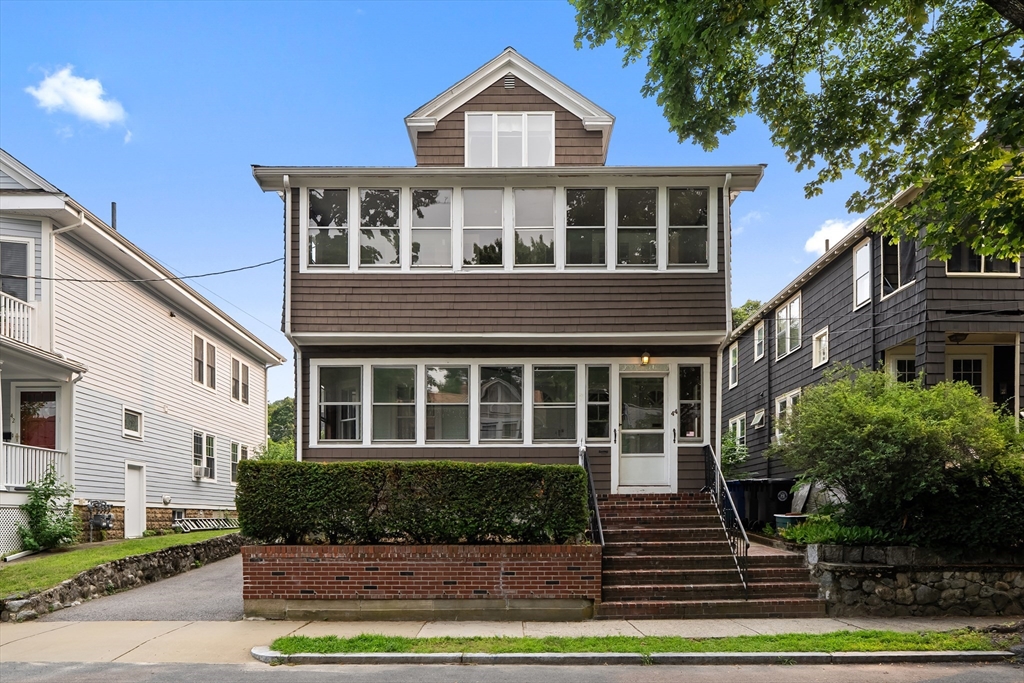 44 Peirce Street, Arlington, Massachusetts, 5 Bedrooms Bedrooms, 14 Rooms Rooms,2 BathroomsBathrooms,Residential Income,For Sale,Peirce Street,73550444