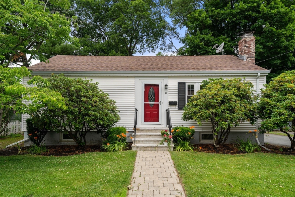 11 Corey Terrace, Boston, Massachusetts, 2 Bedrooms Bedrooms, 6 Rooms Rooms,2 BathroomsBathrooms,Residential,For Sale,Corey Terrace,73550445