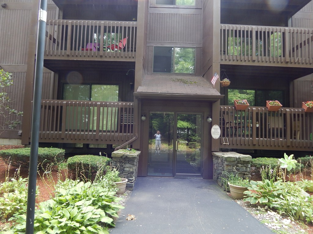 340 Sunderland Rd, Worcester, Massachusetts, 2 Bedrooms Bedrooms, 5 Rooms Rooms,2 BathroomsBathrooms,Residential Lease,For Rent,Sunderland Rd,73488147