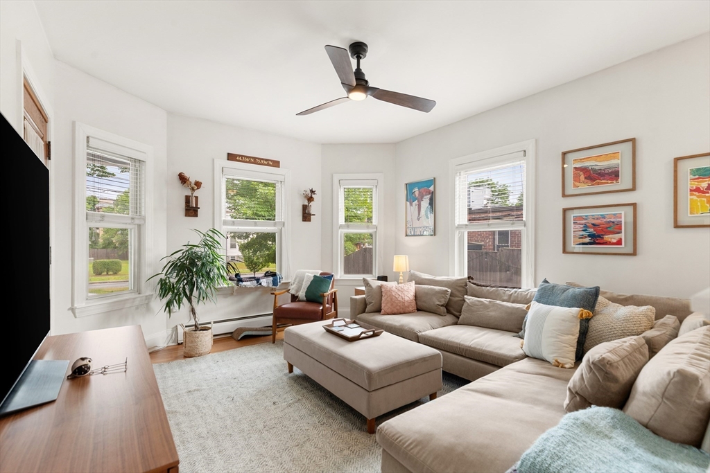 4 Orvis Rd., Arlington, Massachusetts, 2 Bedrooms Bedrooms, 4 Rooms Rooms,1.5 BathroomsBathrooms,Residential Lease,For Rent,Orvis Rd.,73543018