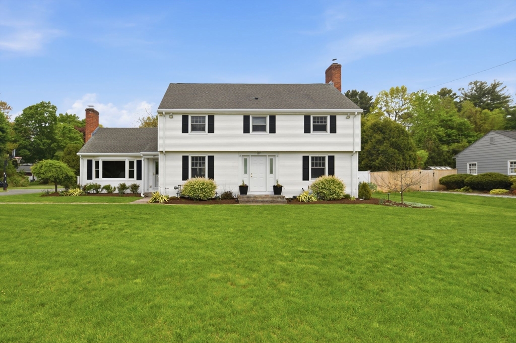 107 Viscount Rd, Longmeadow, Massachusetts, 4 Bedrooms Bedrooms, 8 Rooms Rooms,2.5 BathroomsBathrooms,Residential,For Sale,Viscount Rd,73517073