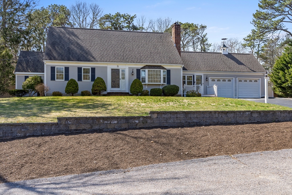 15 Greenwood Road, Dennis, Massachusetts, 4 Bedrooms Bedrooms, 8 Rooms Rooms,2.5 BathroomsBathrooms,Residential,For Sale,Greenwood Road,73503801