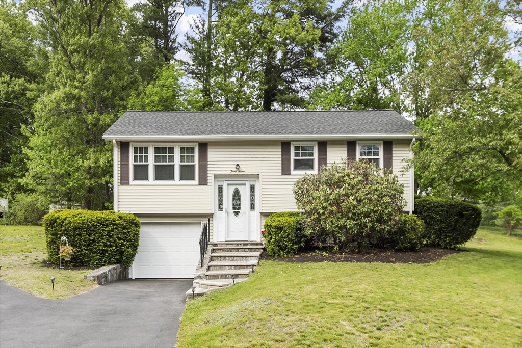 27 Dexter Ave, Dracut, Massachusetts, 3 Bedrooms Bedrooms, 6 Rooms Rooms,1 BathroomBathrooms,Residential,For Sale,Dexter Ave,73528130