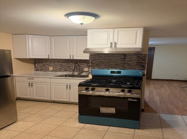 81 Bellevue, Haverhill, Massachusetts, 2 Bedrooms Bedrooms, 5 Rooms Rooms,1 BathroomBathrooms,Residential Lease,For Rent,Bellevue,73550486