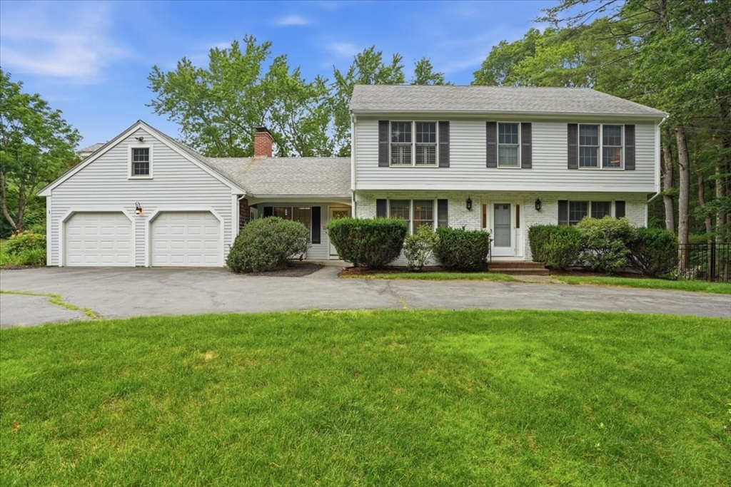 1 Boxwood Ln, Duxbury, Massachusetts, 4 Bedrooms Bedrooms, 9 Rooms Rooms,2.5 BathroomsBathrooms,Residential,For Sale,Boxwood Ln,73550465