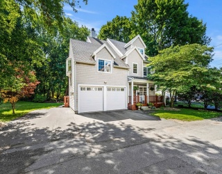 11 Woodbury Ct, Salem, Massachusetts, 4 Bedrooms Bedrooms, 9 Rooms Rooms,2.5 BathroomsBathrooms,Residential,For Sale,Woodbury Ct,73550473