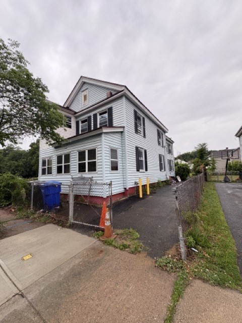 118 Cedar St, Springfield, Massachusetts, 6 Bedrooms Bedrooms, 10 Rooms Rooms,2 BathroomsBathrooms,Residential Income,For Sale,Cedar St,73550517