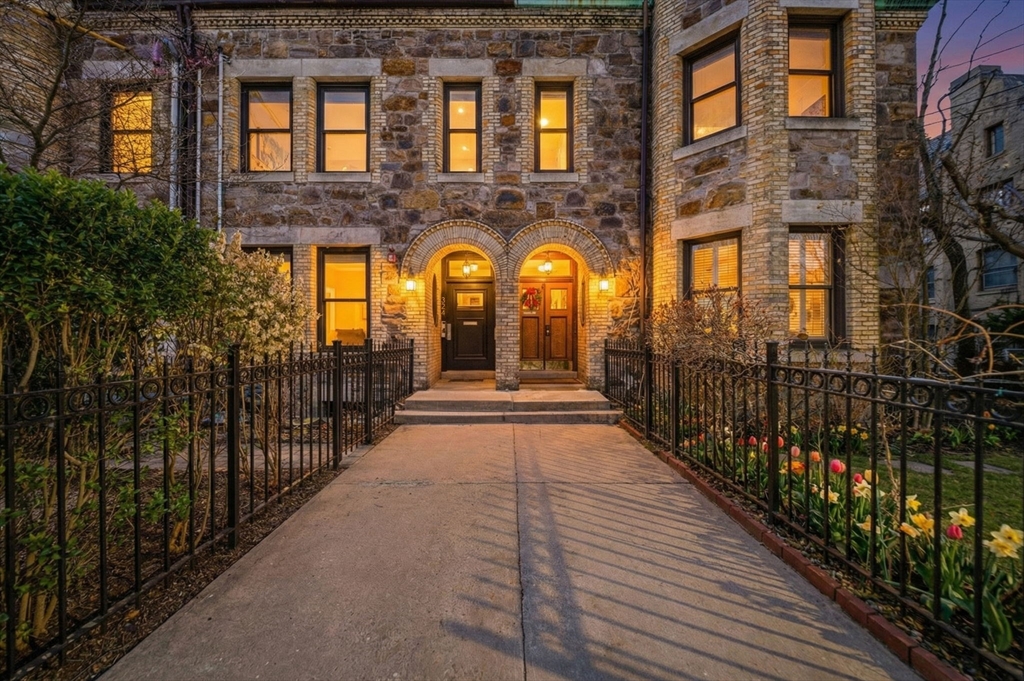 324 Tappan, Brookline, Massachusetts, 4 Bedrooms Bedrooms, 7 Rooms Rooms,3.5 BathroomsBathrooms,Residential,For Sale,Tappan,73550522