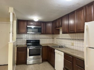 770 Cummins Hwy, Boston, Massachusetts, 2 Bedrooms Bedrooms, 5 Rooms Rooms,1 BathroomBathrooms,Residential Lease,For Rent,Cummins Hwy,73550532