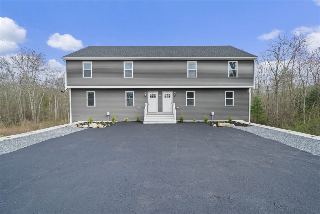 13 Broadway, Raynham, Massachusetts, 4 Bedrooms Bedrooms, 7 Rooms Rooms,3.5 BathroomsBathrooms,Residential Lease,For Rent,Broadway,73550563