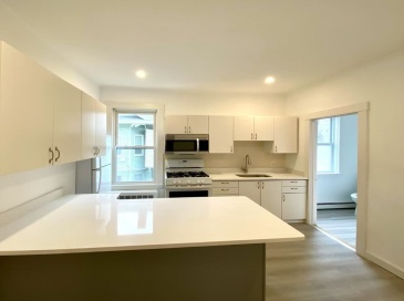 20 Howard St, Waltham, Massachusetts, 4 Bedrooms Bedrooms, 7 Rooms Rooms,2 BathroomsBathrooms,Residential Lease,For Rent,Howard St,73550577