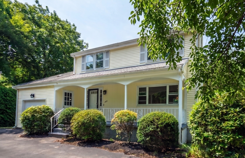 369 Dedham Ave, Needham, Massachusetts, 4 Bedrooms Bedrooms, 8 Rooms Rooms,2.5 BathroomsBathrooms,Residential,For Sale,Dedham Ave,73550531