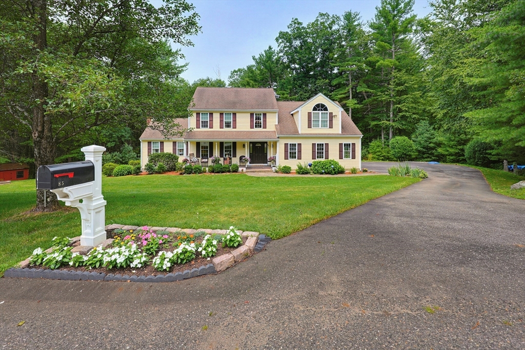 85 Connor Pass, Uxbridge, Massachusetts, 3 Bedrooms Bedrooms, 8 Rooms Rooms,2.5 BathroomsBathrooms,Residential,For Sale,Connor Pass,73550659