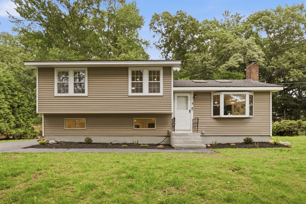 18 James St, Burlington, Massachusetts, 5 Bedrooms Bedrooms, 11 Rooms Rooms,3.5 BathroomsBathrooms,Residential,For Sale,James St,73550661