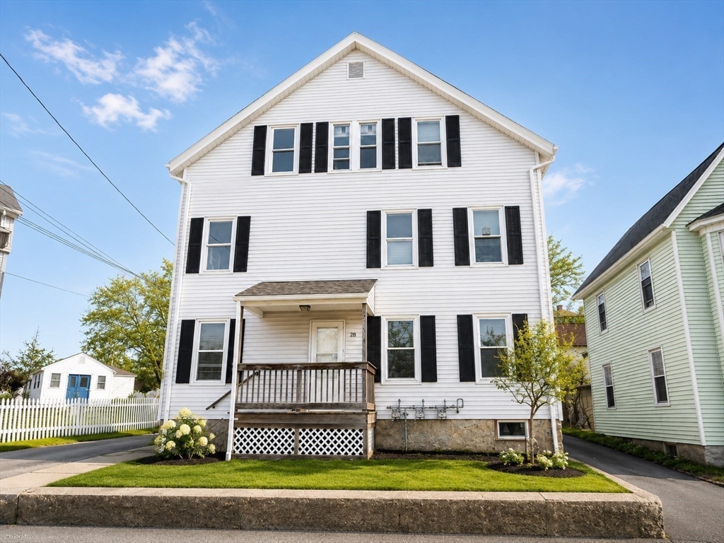 28 Richmond St, Blackstone, Massachusetts, 9 Bedrooms Bedrooms, 15 Rooms Rooms,3 BathroomsBathrooms,Residential Income,For Sale,Richmond St,73550462