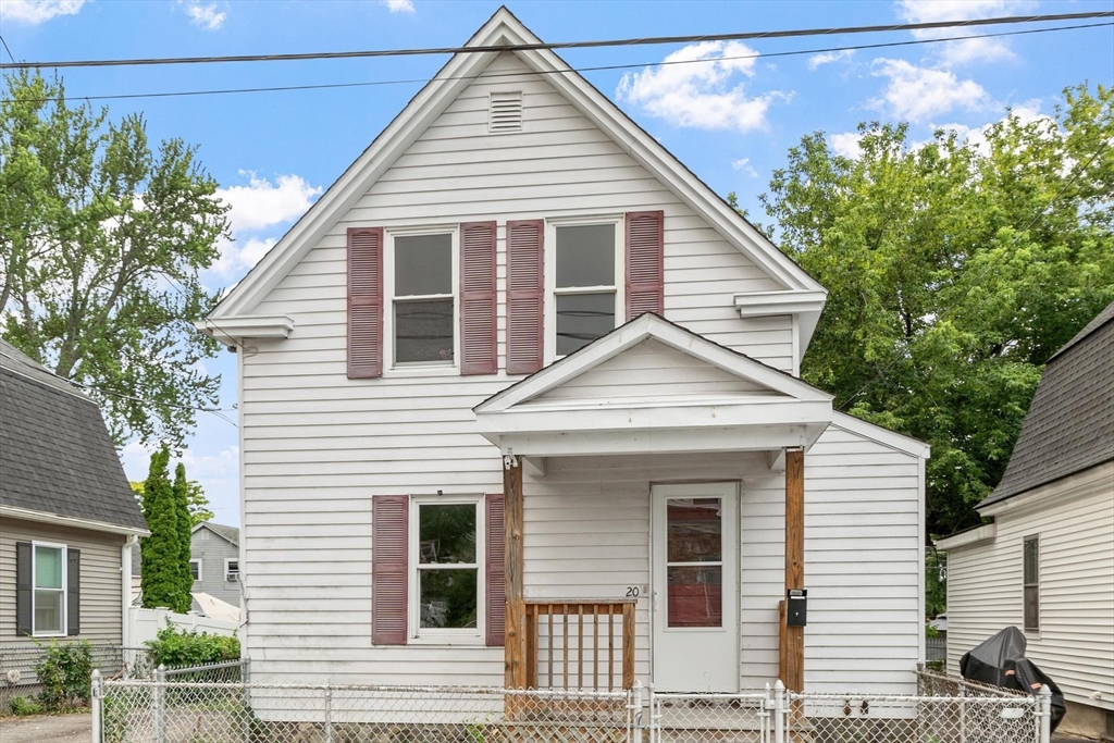 20 Carolyn St, Lowell, Massachusetts, 3 Bedrooms Bedrooms, 6 Rooms Rooms,1 BathroomBathrooms,Residential,For Sale,Carolyn St,73550479