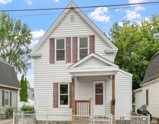 20 Carolyn St, Lowell, Massachusetts, 3 Bedrooms Bedrooms, 6 Rooms Rooms,1 BathroomBathrooms,Residential,For Sale,Carolyn St,73550479
