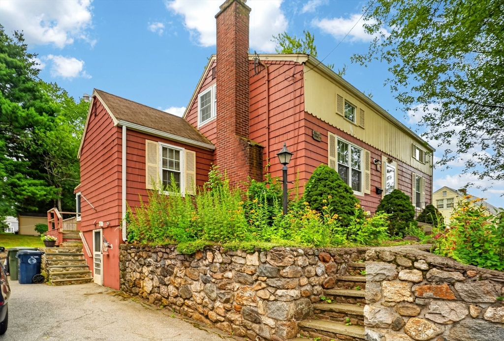 77 Ridge Road, Marlborough, Massachusetts, 4 Bedrooms Bedrooms, 7 Rooms Rooms,1 BathroomBathrooms,Residential,For Sale,Ridge Road,73550818