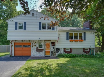 23 Laurel Dr., Hudson, Massachusetts, 3 Bedrooms Bedrooms, 8 Rooms Rooms,2 BathroomsBathrooms,Residential,For Sale,Laurel Dr.,73550499