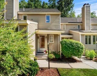 213 Brickett Hill Circle, Haverhill, Massachusetts, 2 Bedrooms Bedrooms, 7 Rooms Rooms,3 BathroomsBathrooms,Residential,For Sale,Brickett Hill Circle,73550824