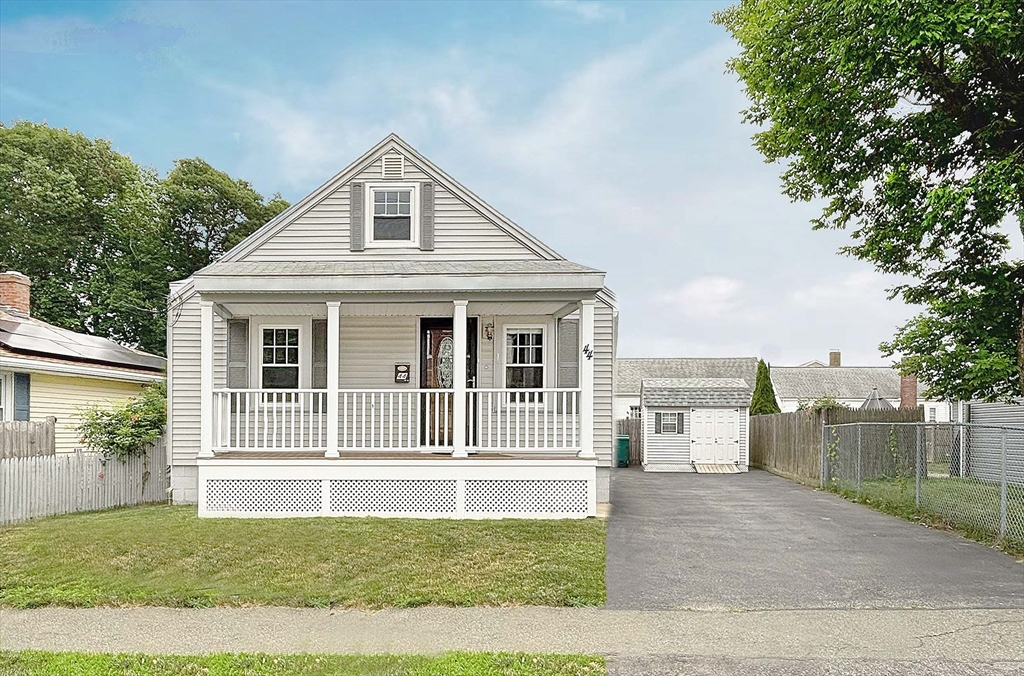 44 Harmon St, Lynn, Massachusetts, 3 Bedrooms Bedrooms, 6 Rooms Rooms,2 BathroomsBathrooms,Residential,For Sale,Harmon St,73550827
