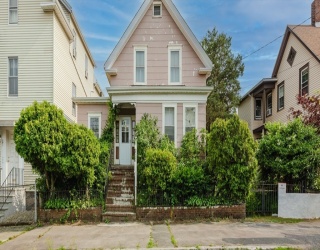 194 Coffin Ave, New Bedford, Massachusetts, 4 Bedrooms Bedrooms, 6 Rooms Rooms,1.5 BathroomsBathrooms,Residential,For Sale,Coffin Ave,73550829