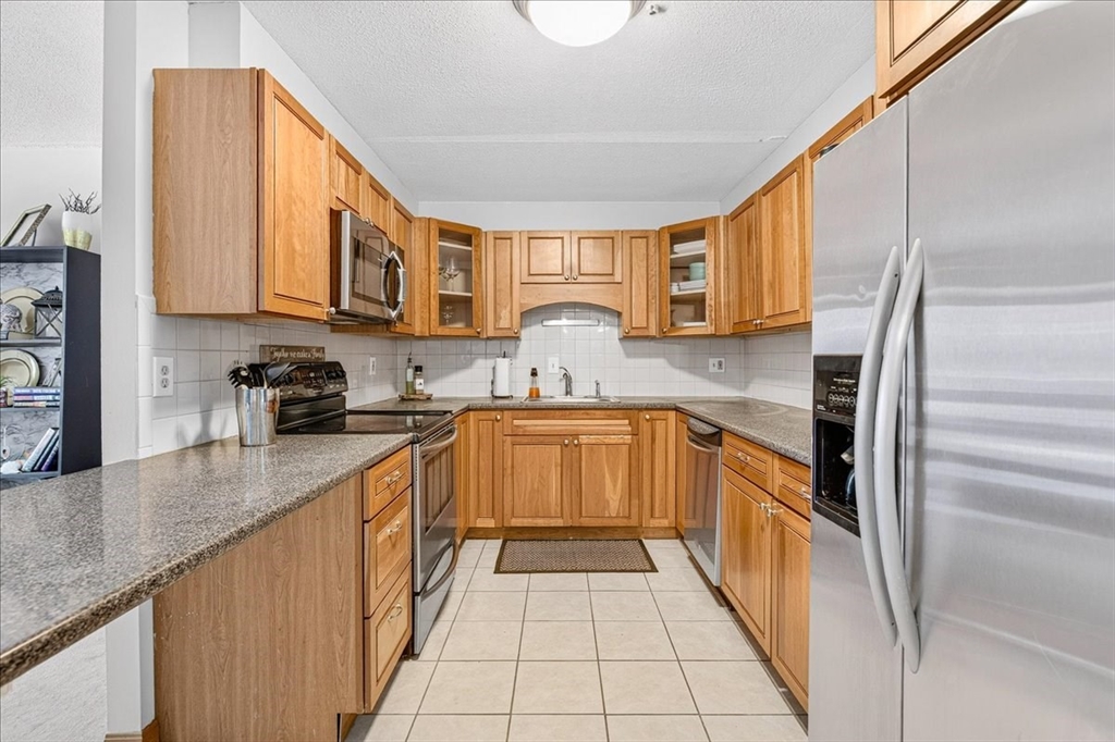 55 Tall Oaks Dr, Weymouth, Massachusetts, 2 Bedrooms Bedrooms, 6 Rooms Rooms,2 BathroomsBathrooms,Residential,For Sale,Tall Oaks Dr,73550484