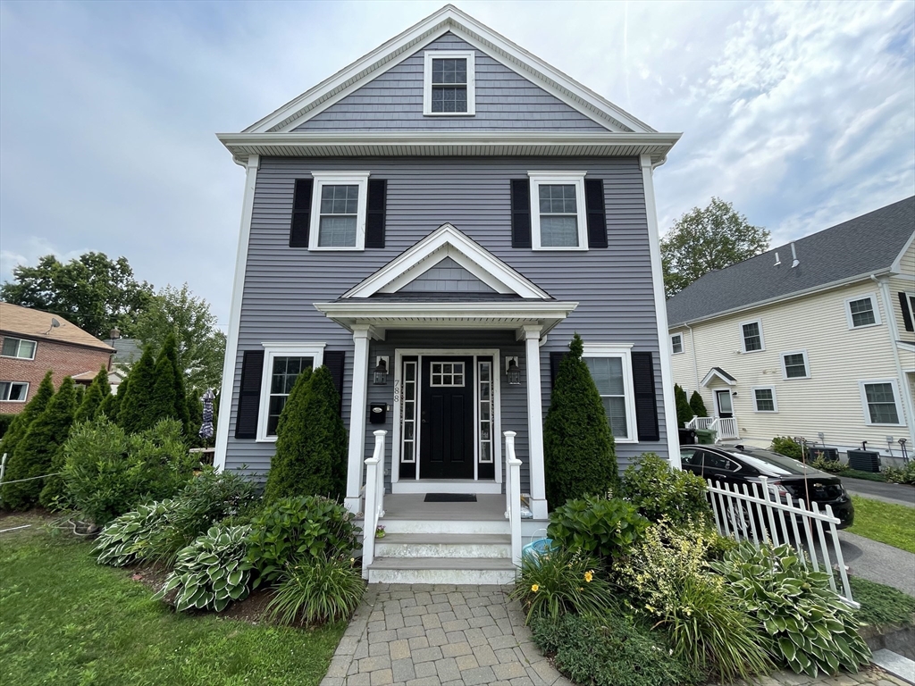 788 Belmont, Watertown, Massachusetts, 3 Bedrooms Bedrooms, 6 Rooms Rooms,3.5 BathroomsBathrooms,Residential Lease,For Rent,Belmont,73550835