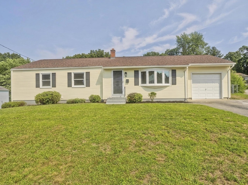 11 Mountainview St, Chicopee, Massachusetts, 5 Bedrooms Bedrooms, 7 Rooms Rooms,2.5 BathroomsBathrooms,Residential,For Sale,Mountainview St,73550506