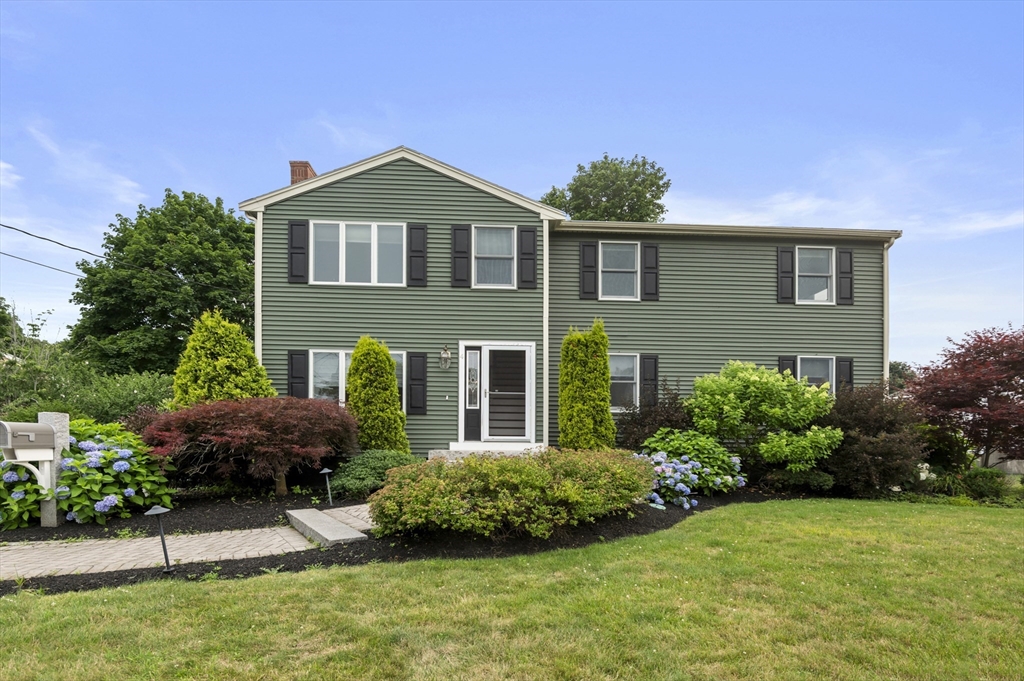 4 Raymond Cir, Peabody, Massachusetts, 4 Bedrooms Bedrooms, 8 Rooms Rooms,3 BathroomsBathrooms,Residential,For Sale,Raymond Cir,73550756