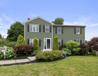 4 Raymond Cir, Peabody, Massachusetts, 4 Bedrooms Bedrooms, 8 Rooms Rooms,3 BathroomsBathrooms,Residential,For Sale,Raymond Cir,73550756