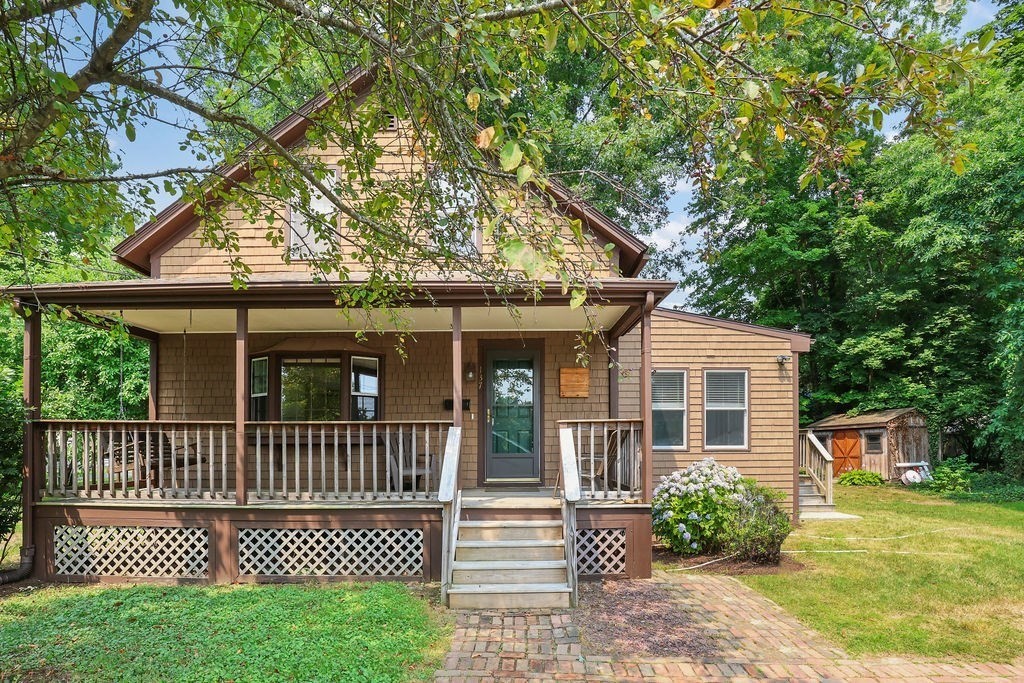 137 Sumner St, North Attleboro, Massachusetts, 4 Bedrooms Bedrooms, 7 Rooms Rooms,1 BathroomBathrooms,Residential,For Sale,Sumner St,73550567