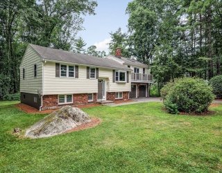 14 Kirk Rd, Billerica, Massachusetts, 3 Bedrooms Bedrooms, 7 Rooms Rooms,2 BathroomsBathrooms,Residential,For Sale,Kirk Rd,73550754