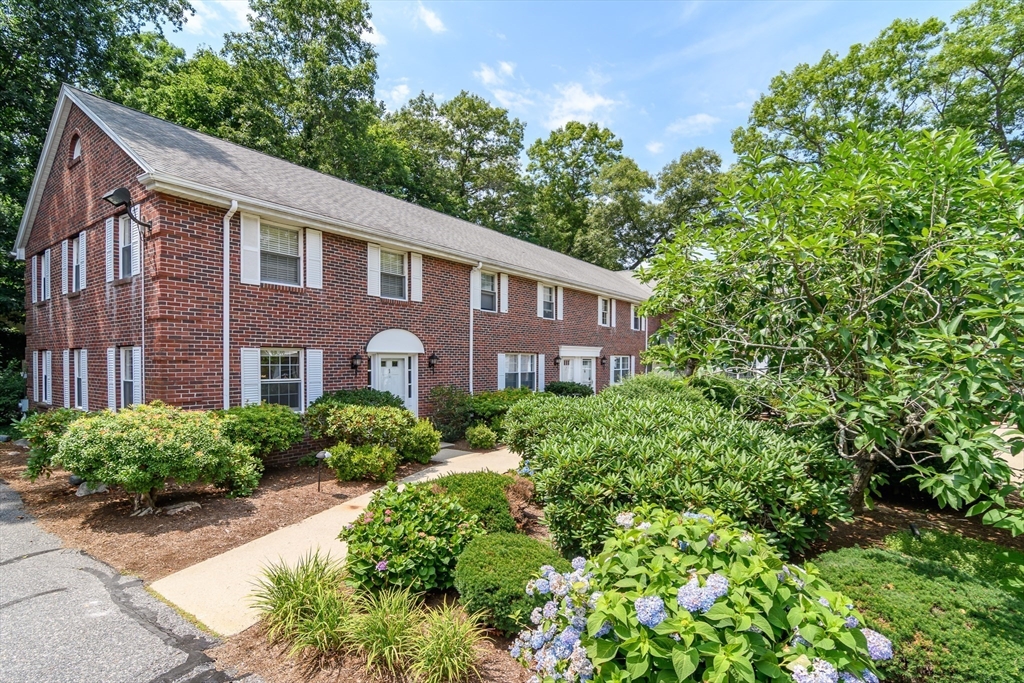21 Westerly St, Wellesley, Massachusetts, 2 Bedrooms Bedrooms, 5 Rooms Rooms,1.5 BathroomsBathrooms,Residential,For Sale,Westerly St,73550855