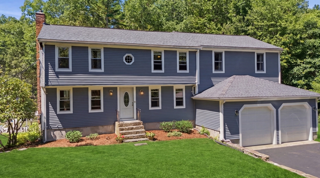 930 Union St, Duxbury, Massachusetts, 5 Bedrooms Bedrooms, 9 Rooms Rooms,2.5 BathroomsBathrooms,Residential,For Sale,Union St,73550742